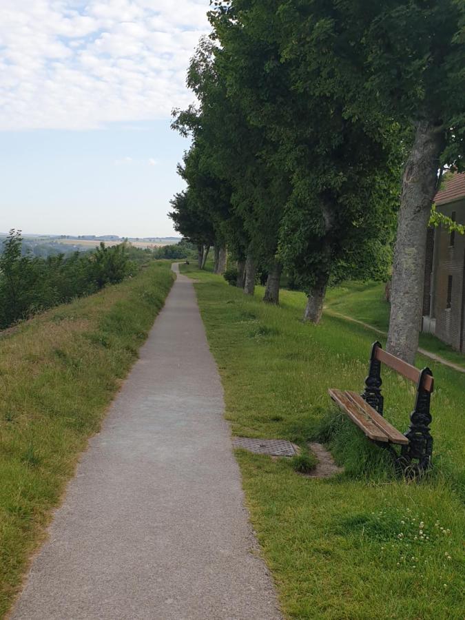 Proche Des Remparts Et Tous Commerces. Apartment *